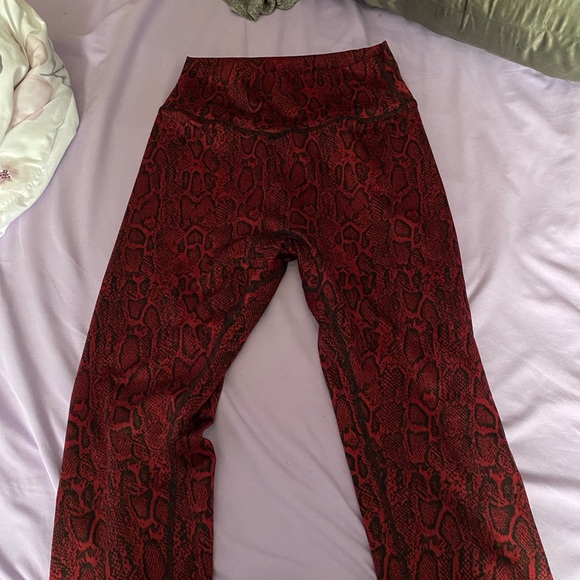 BuffBunny Leggings - Picture 3 of 4